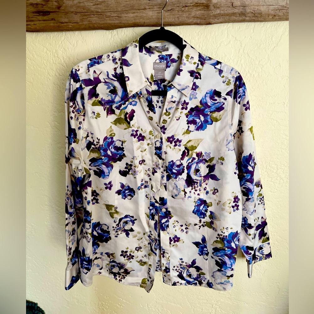 Chicos 2 Floral Print long sleeve button up top